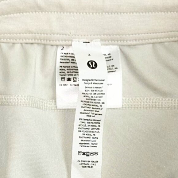 NWT Lululemon Softstreme HR Short 4” White Sz 2 Peach-Fuzz Fabric - Picture 3 of 8